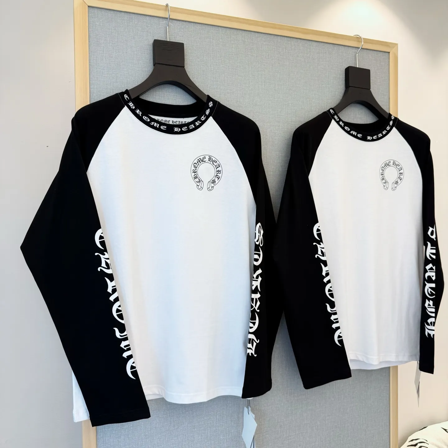 P180 Style number: D413 ChromeHearts-CH ChromeHearts cross Sanskrit black and white splicing printed long sleeves SIZE #s m l xl Size reference picture 9